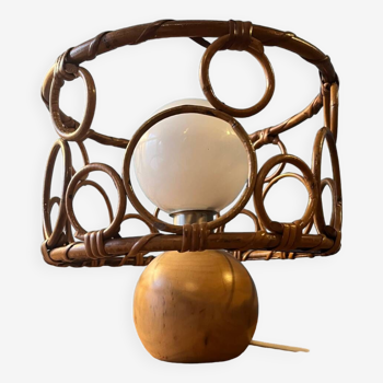Lampe boule en bois massif avec globe opalin entourage bambou