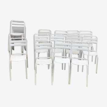 Lot de 16 chaises Tolix T2 à lamelles