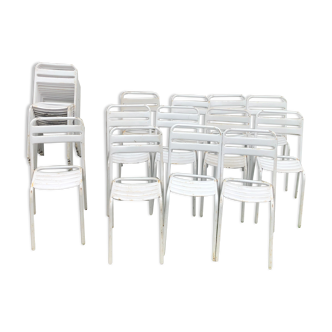 Lot de 16 chaises Tolix T2 à lamelles
