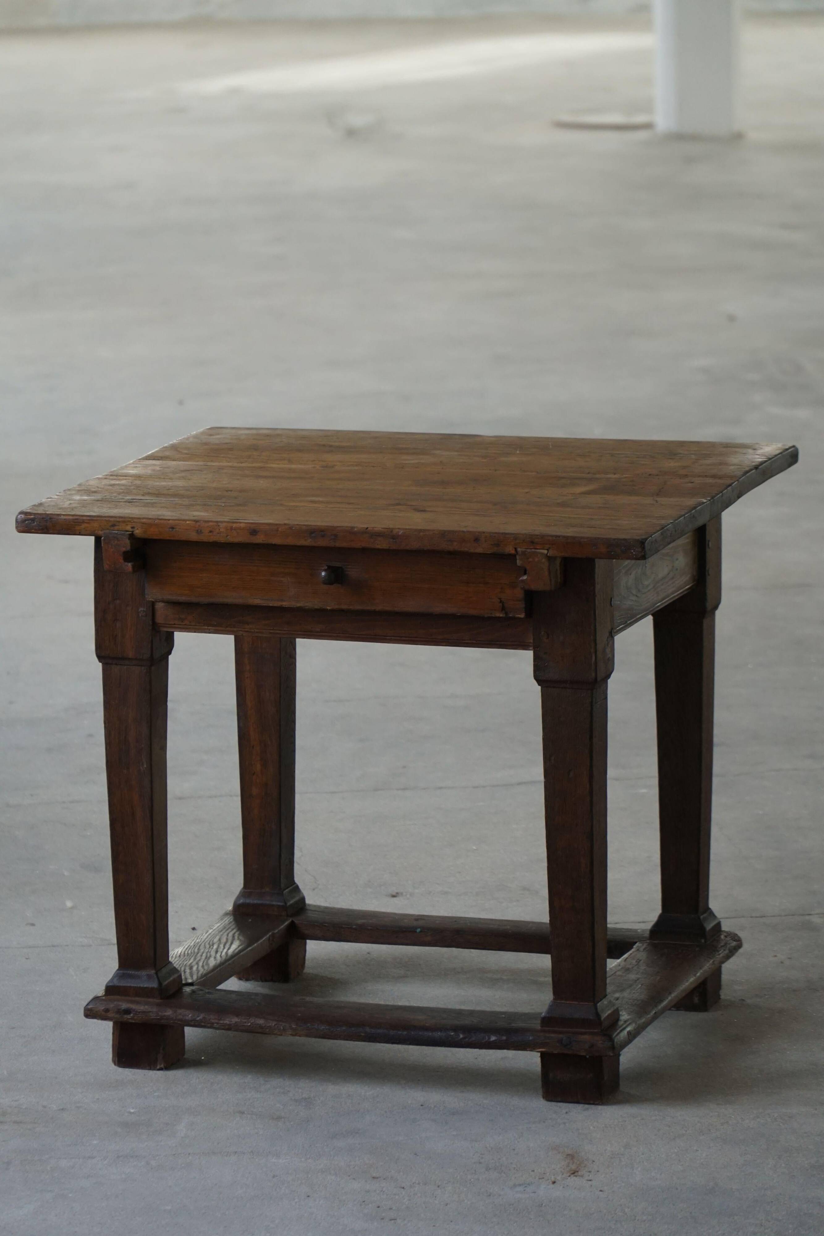 Primitive side table from the early 19th century in pine, Danish baroque cabinetmaker.