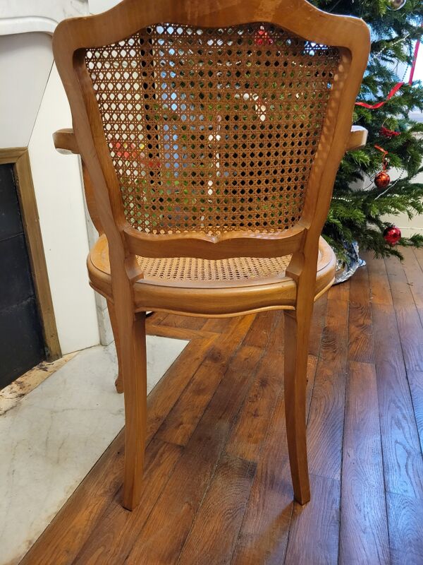 Fauteuil Louis XV en bois et cannage