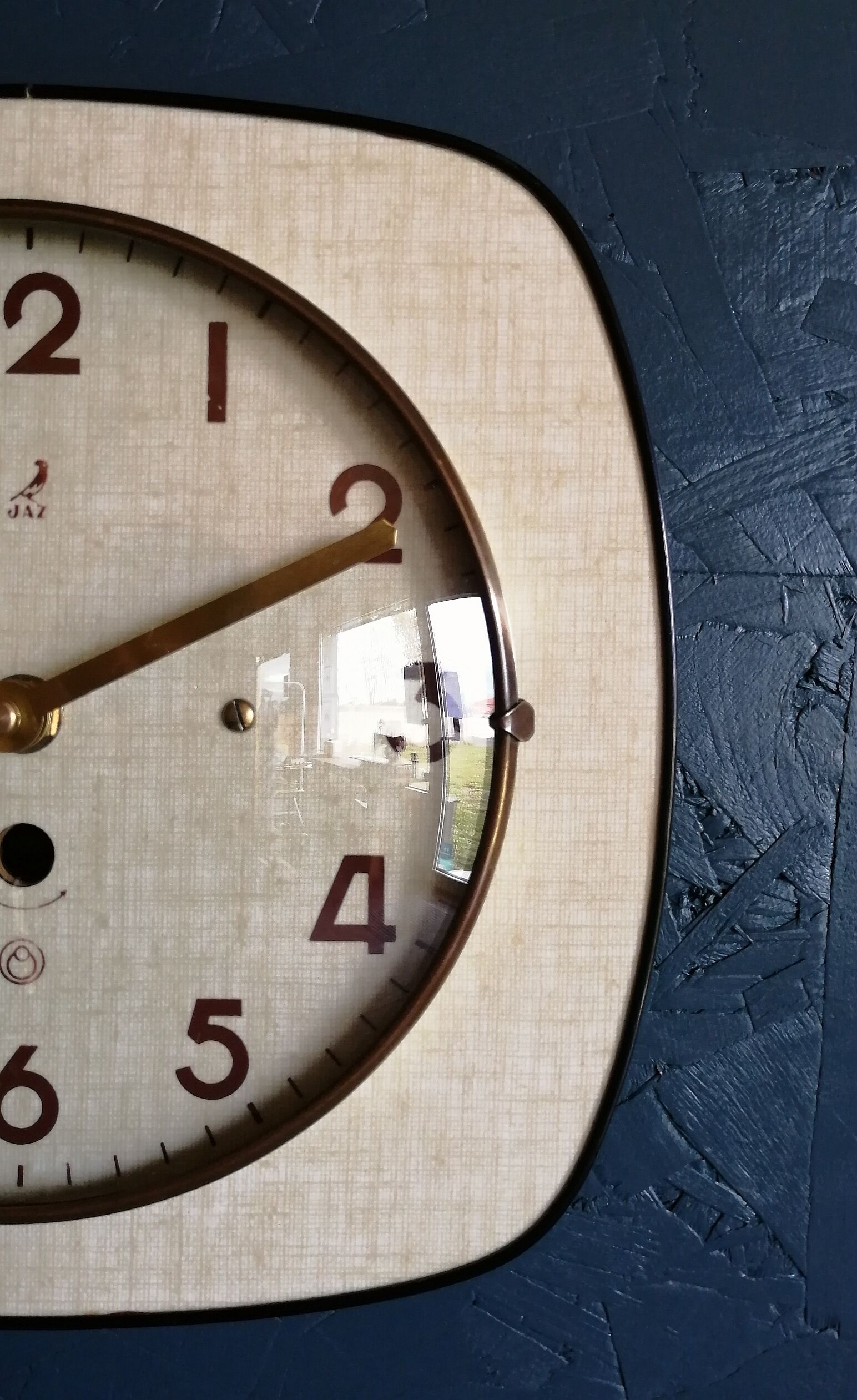 Vintage formica silent wall clock "Jaz cream"