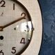 Horloge formica vintage murale silencieuse "Jaz crème"