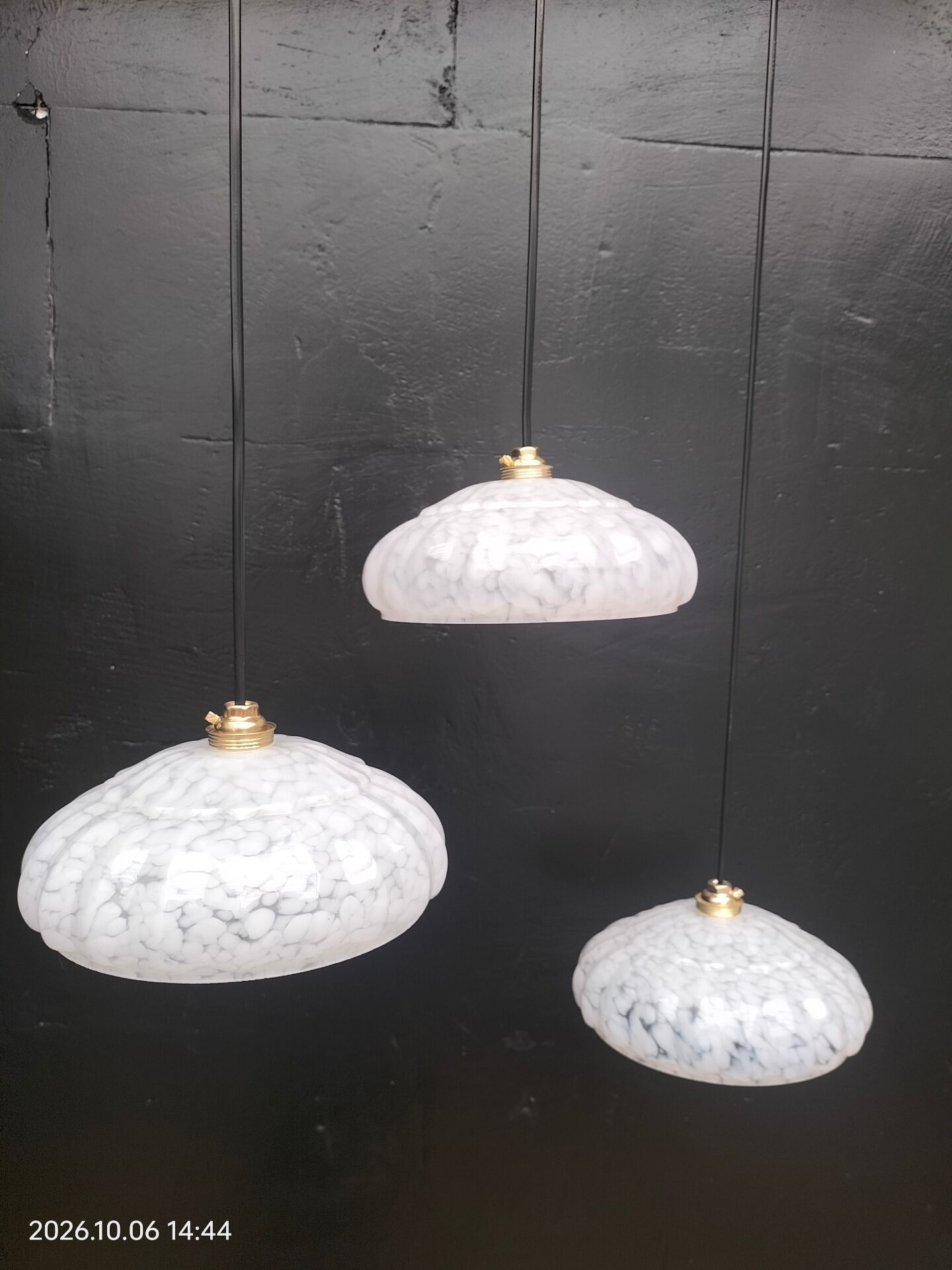 Glass suspensions from Clichy