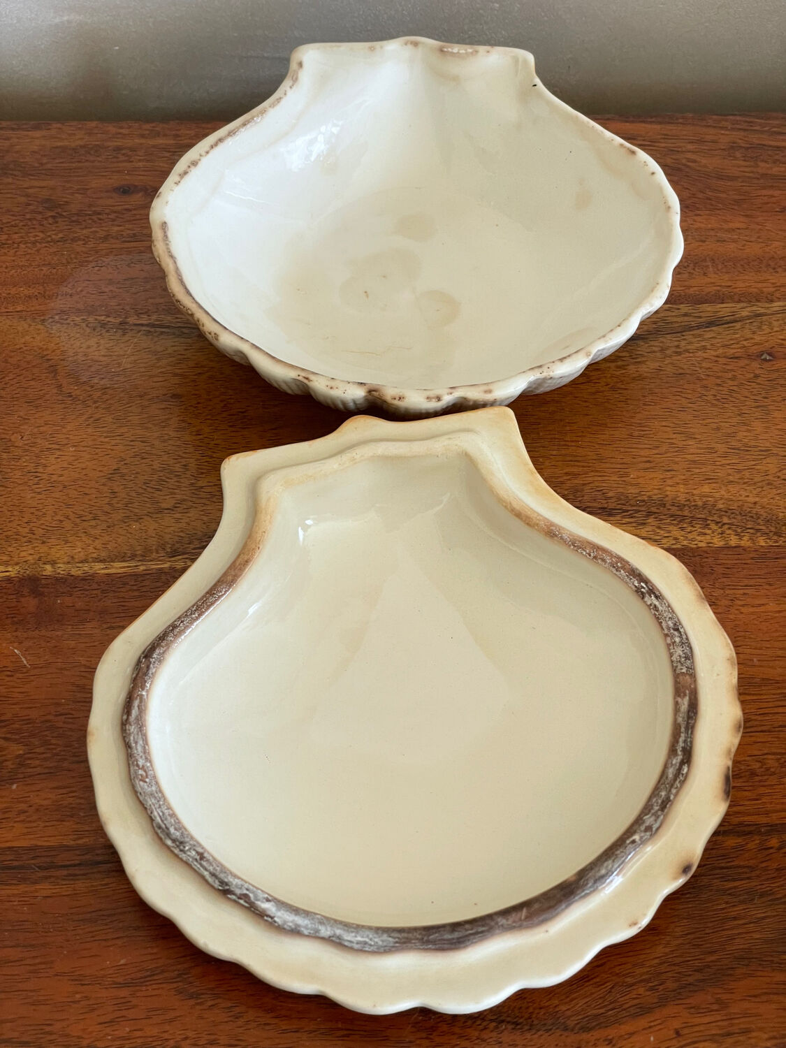 Ceramic scallop shell