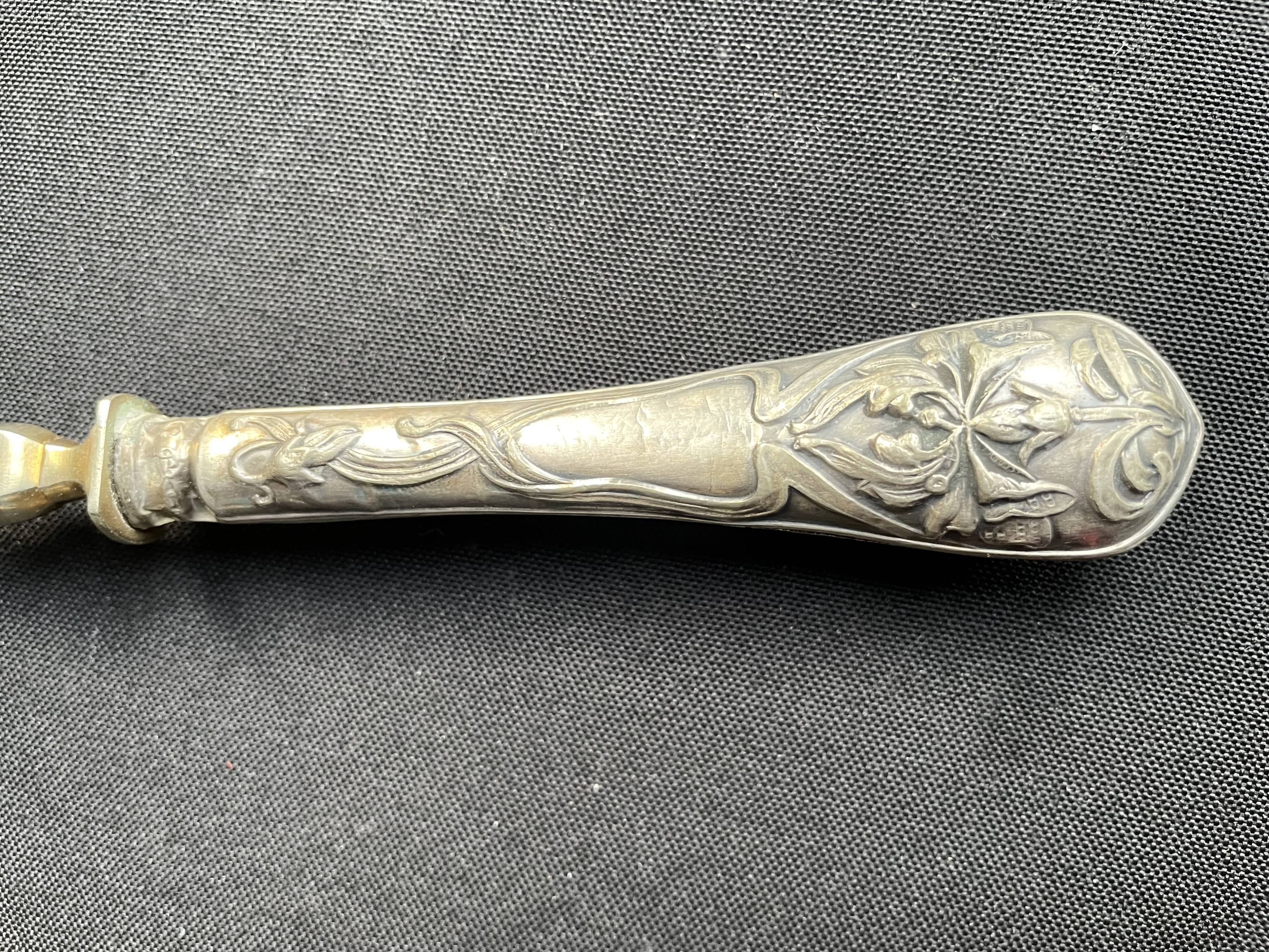 Covered strawberry service box