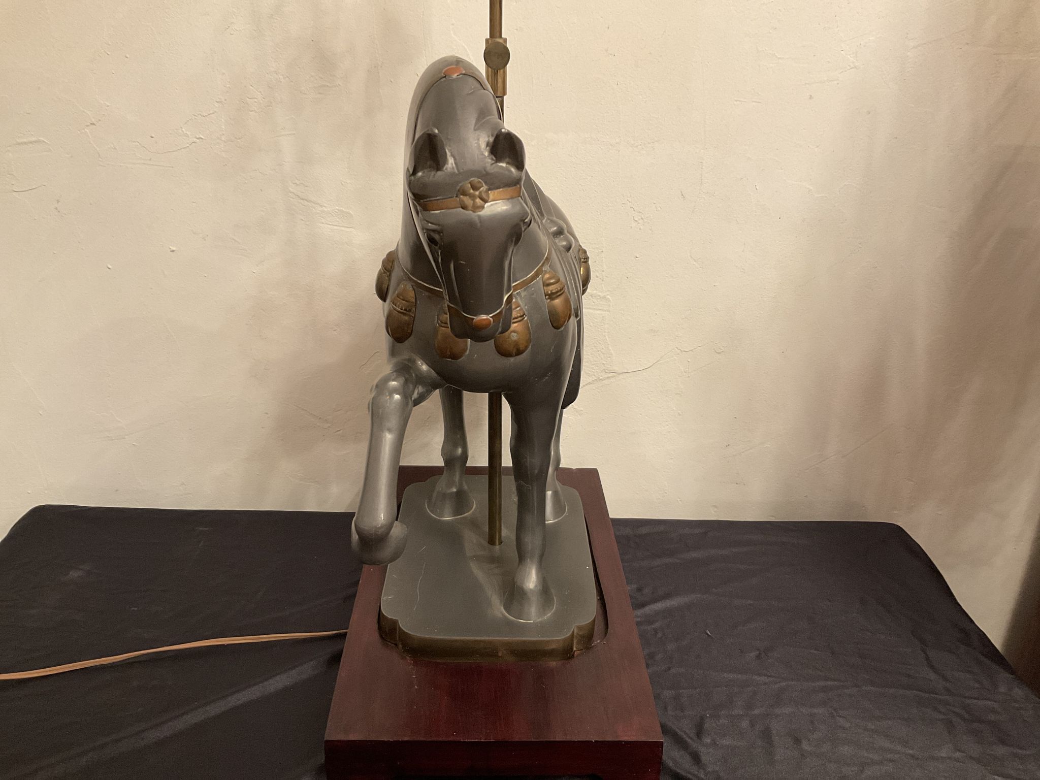 Lampe vintage cheval  en étain