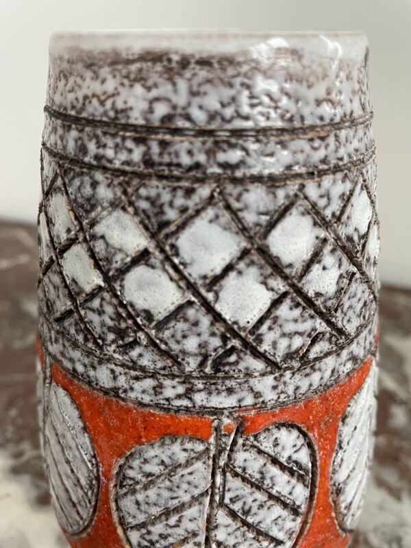 Vase Fratelli Fanciullacci sgraffito années 50 orange décor feuilles, signé, numéroté