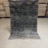 Black carpet found 152x227cm