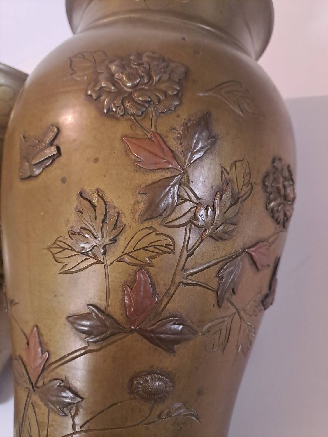 Pair of Asian vases in bronze, late 19th century.