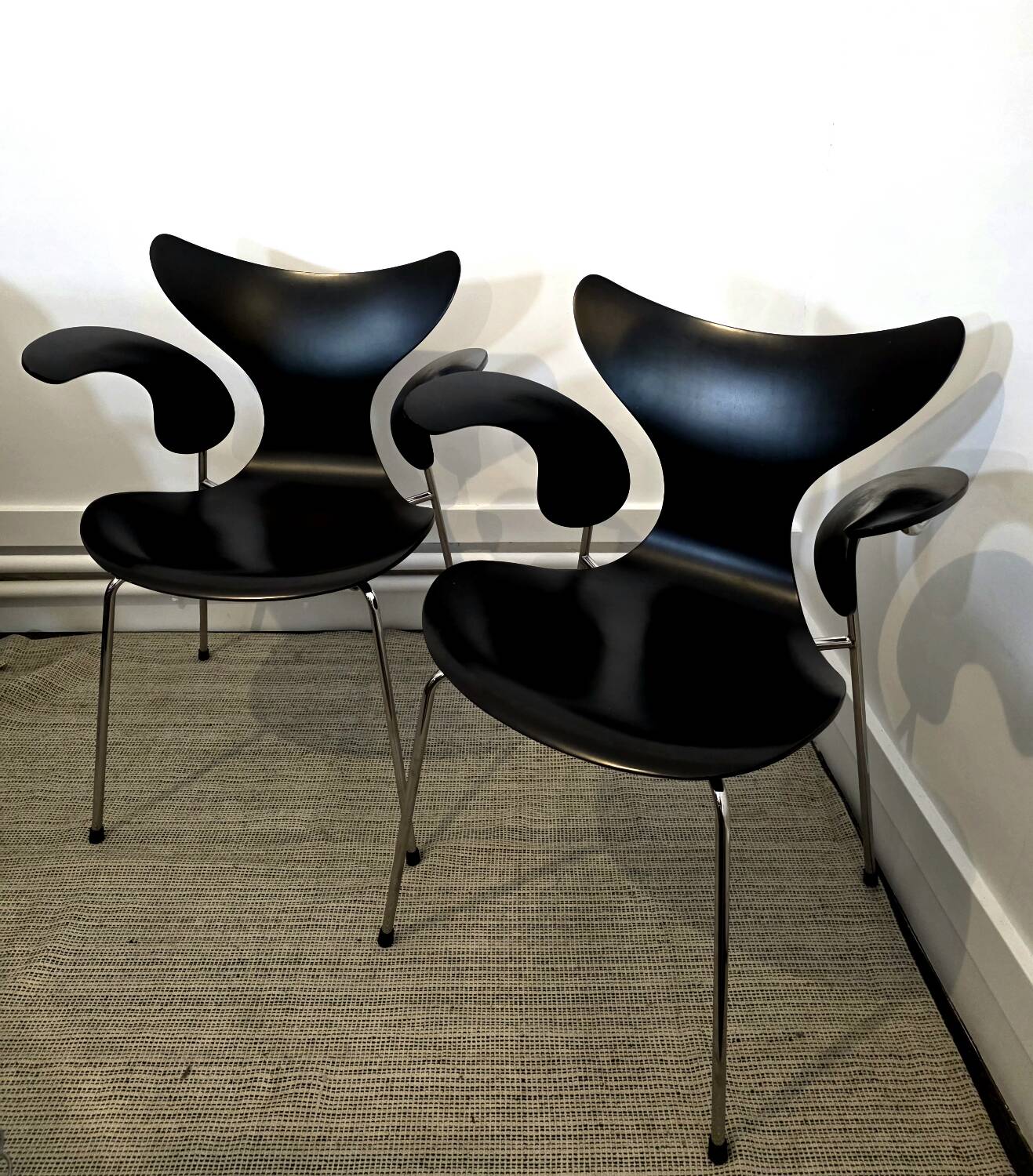 Very rare - Arne Jacobsen “Lily” 3208 armchair – Fritz Hansen – Black lacquered