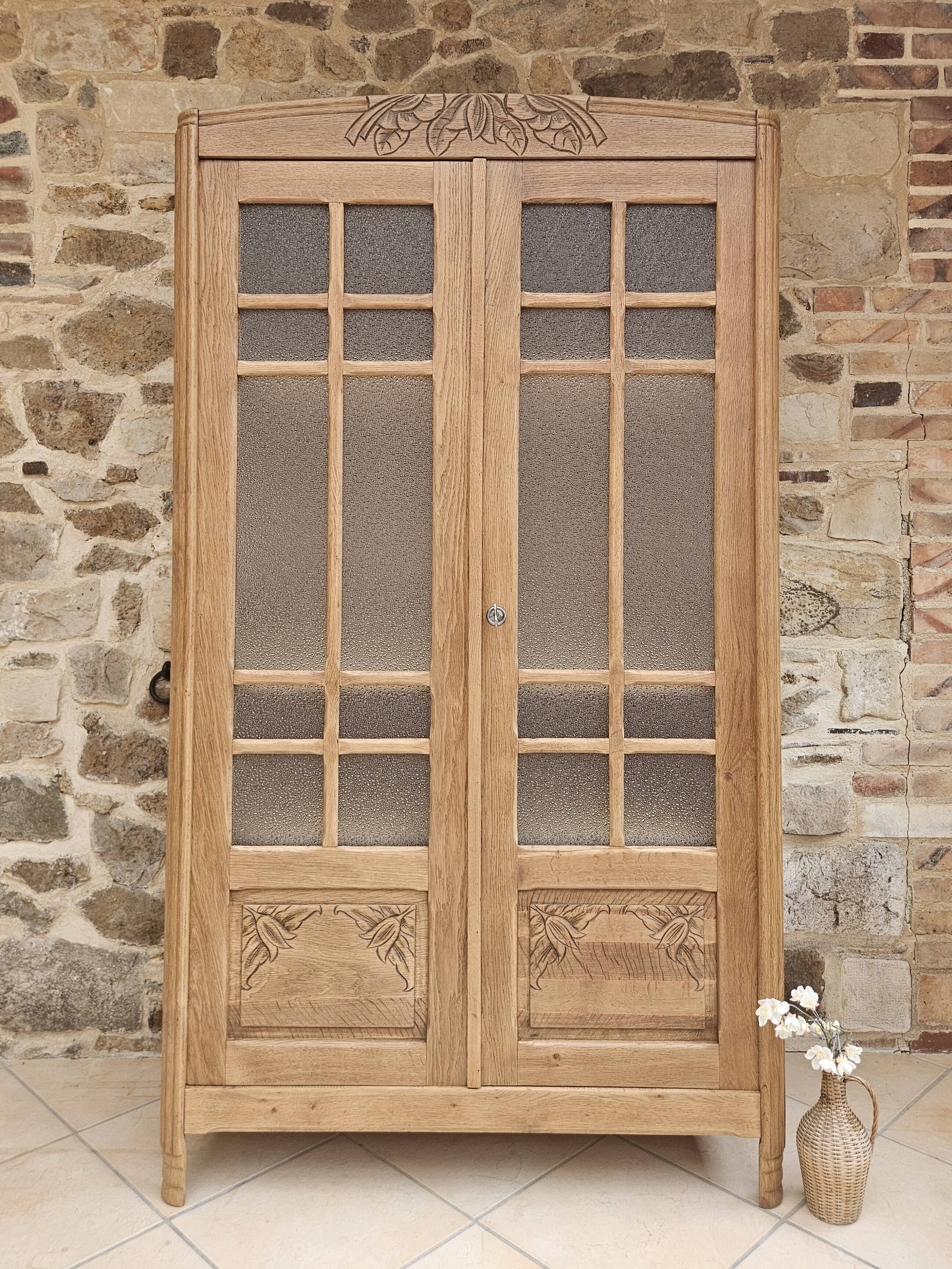 Art Deco display cabinet from Paris