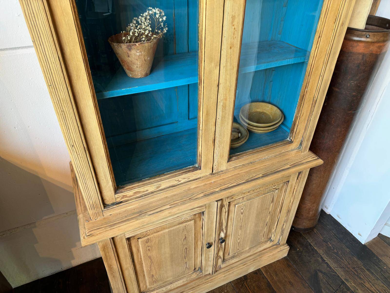 Old 2-body display case