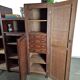 Armoire en bois sculpté