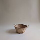Round wicker basket in light wood