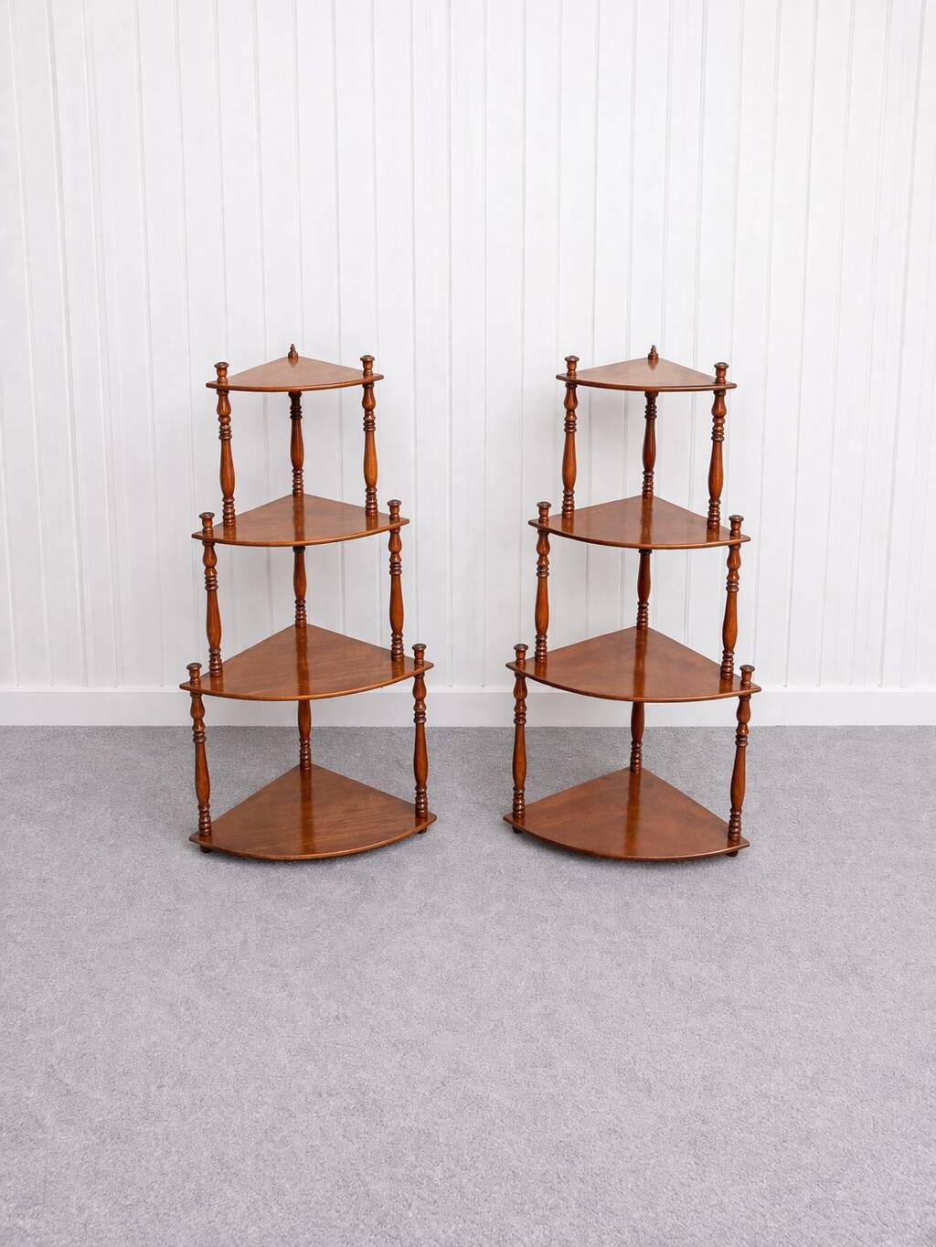 pair of corner wall brackets, Louis-Philippe style, in mahogany.