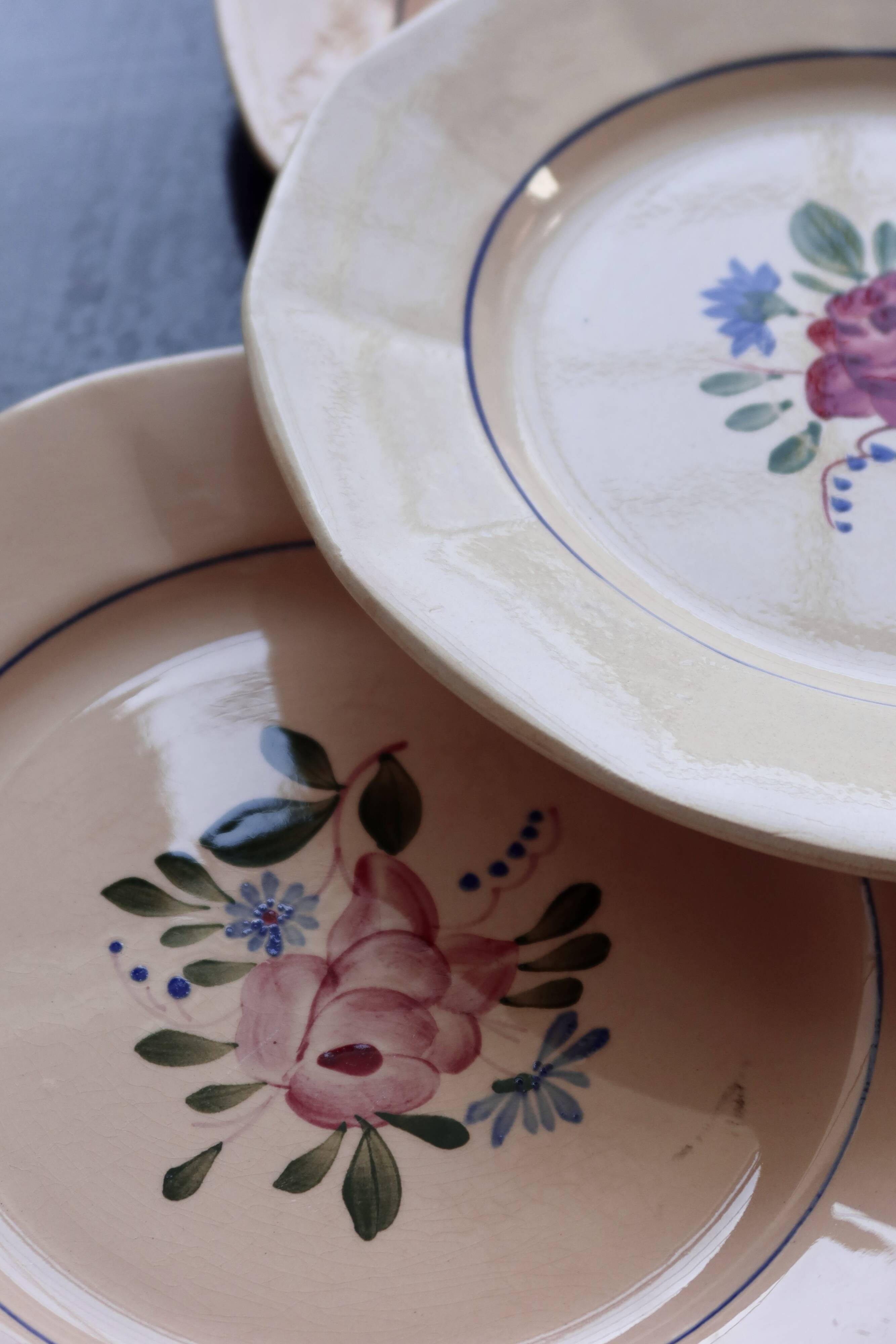 4 vintage Digoin Sarreguemines dinner plates 9177