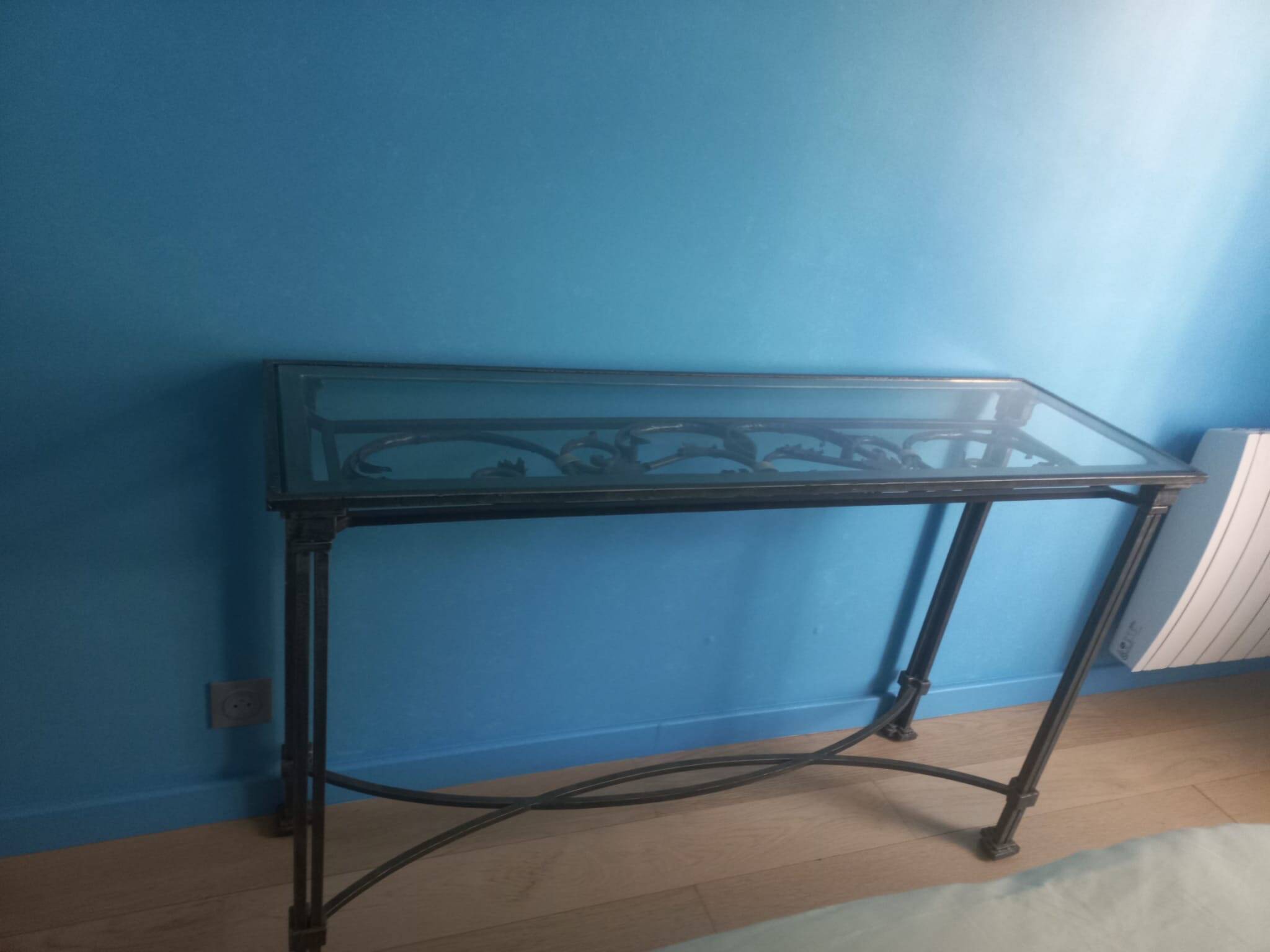 Entrance table