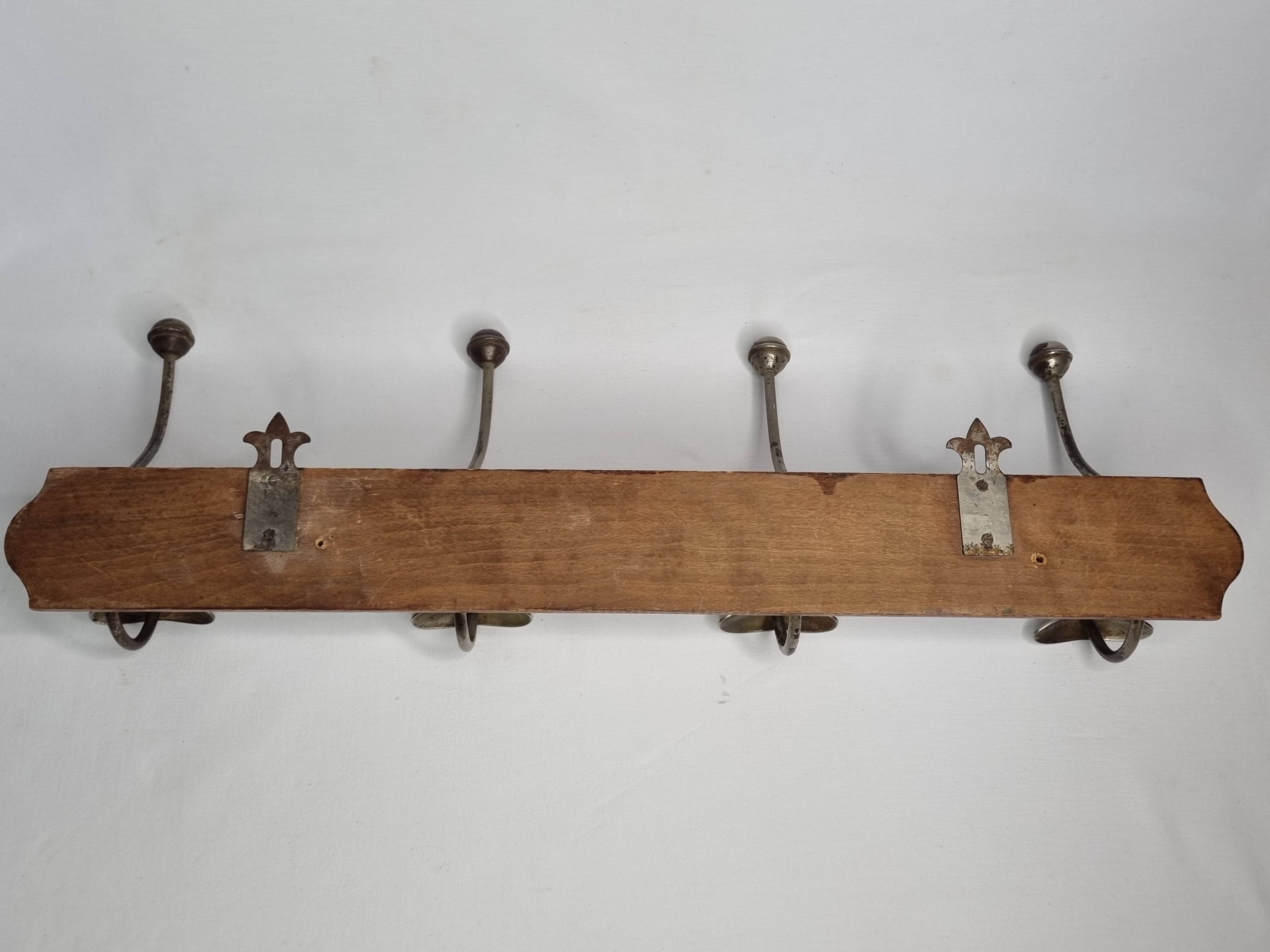 Antique wall-mounted coat rack in wood and metal with 4 hooks, 66 cm