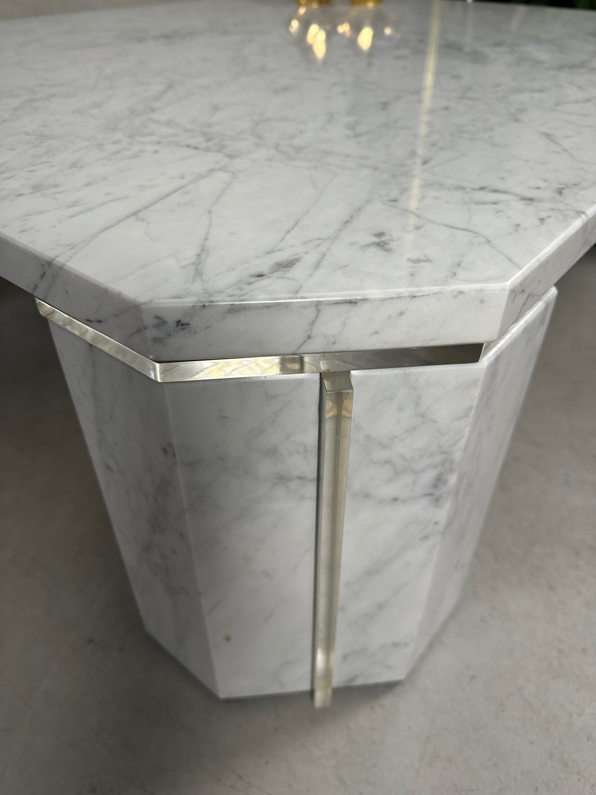 Table basse vintage – marbre de Carrare