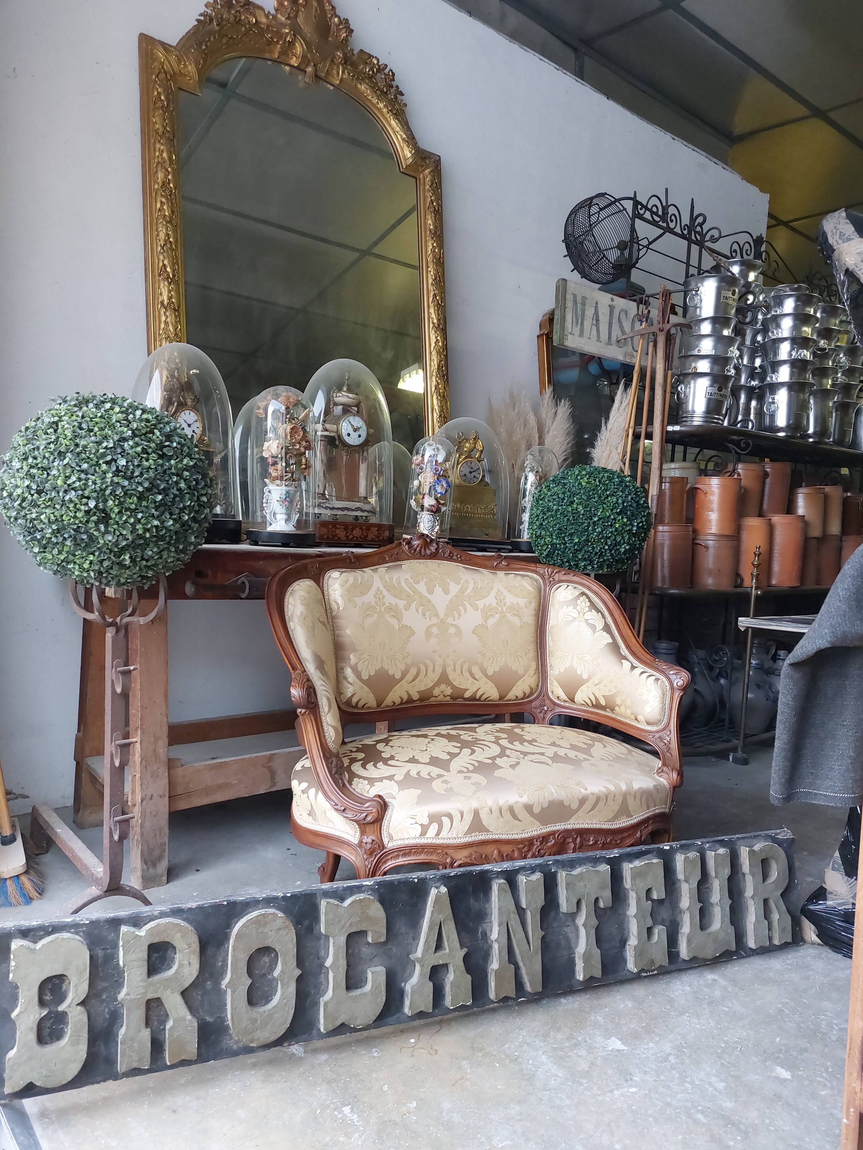 Fauteuil bergère louis XV en Noyer sculpté