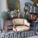 Louis XV shepherdess armchair in carved walnut