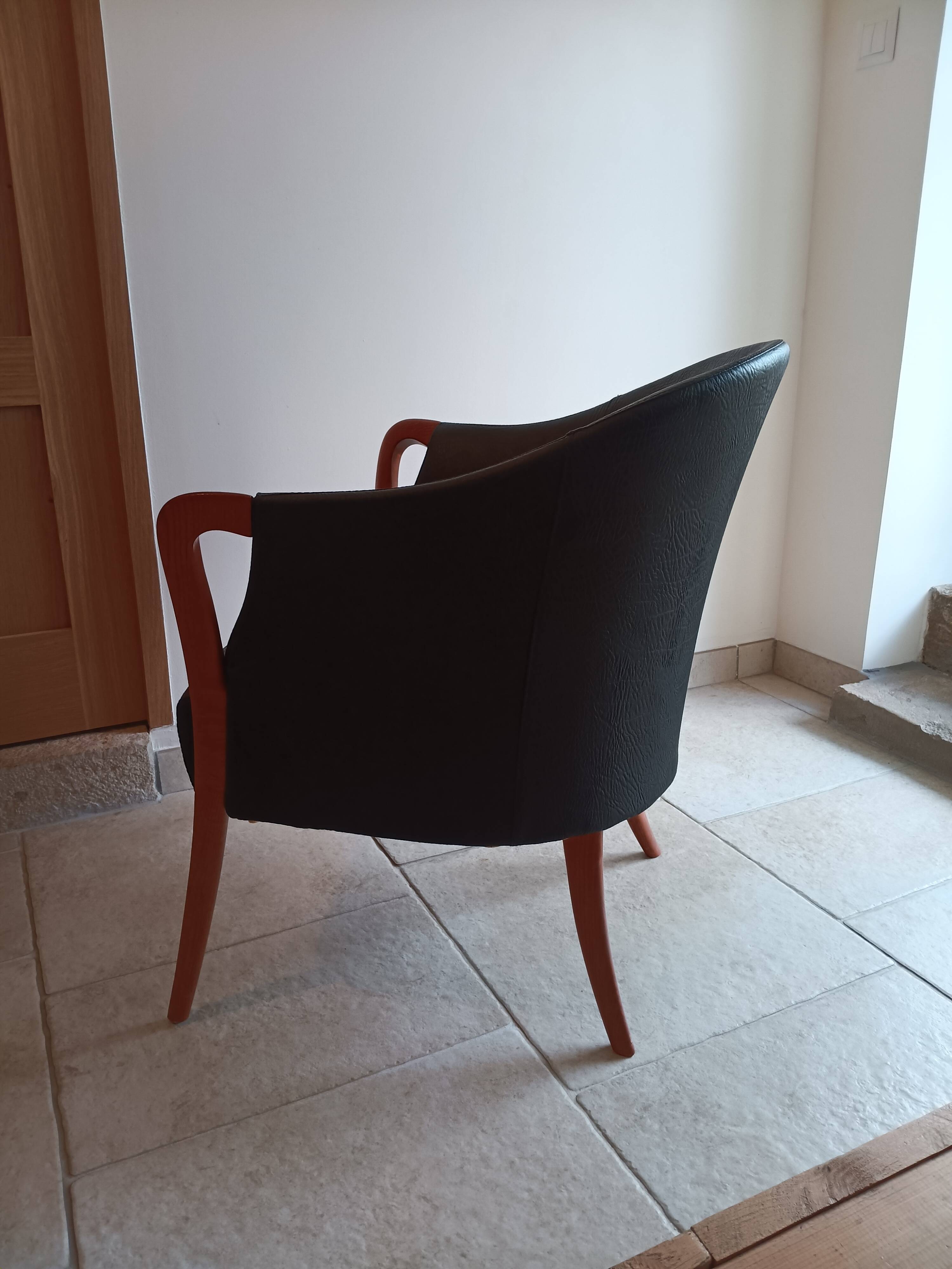 Pair of leather and wood armchairs in the Umberto Asnago style.
