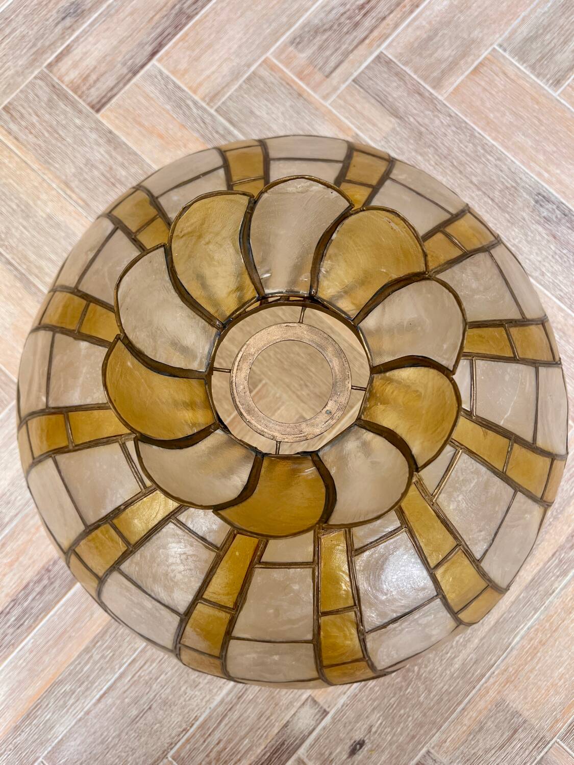 Mother-of-pearl "Sun" pendant