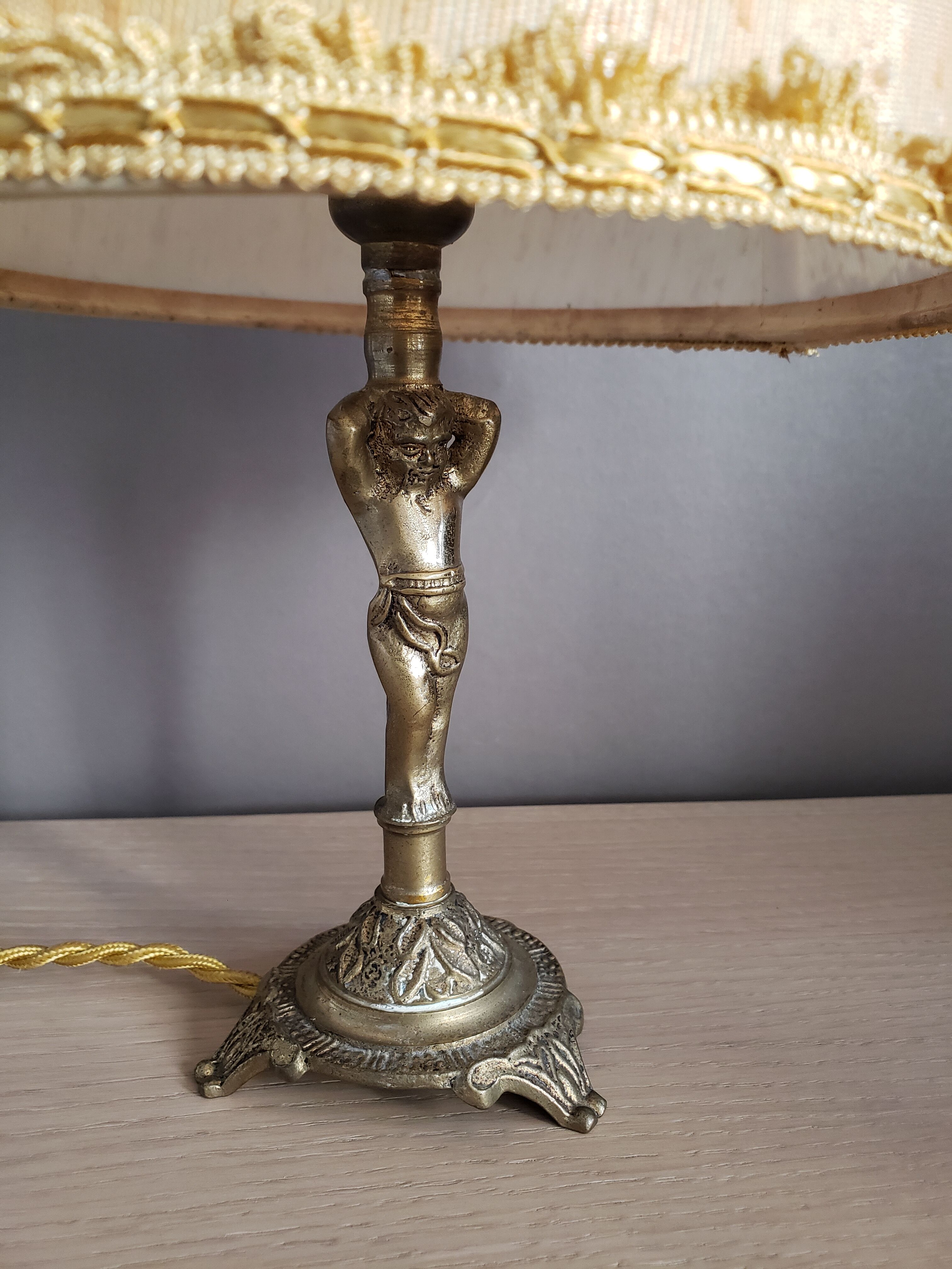 Bedside lamp tripod foot brass pattern child cherub