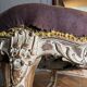 Tabouret fin XIXe décor de macarons rechampis pieds griffes