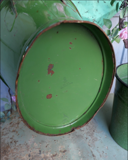 Lot of 3 pieces enamelled basins and bucket