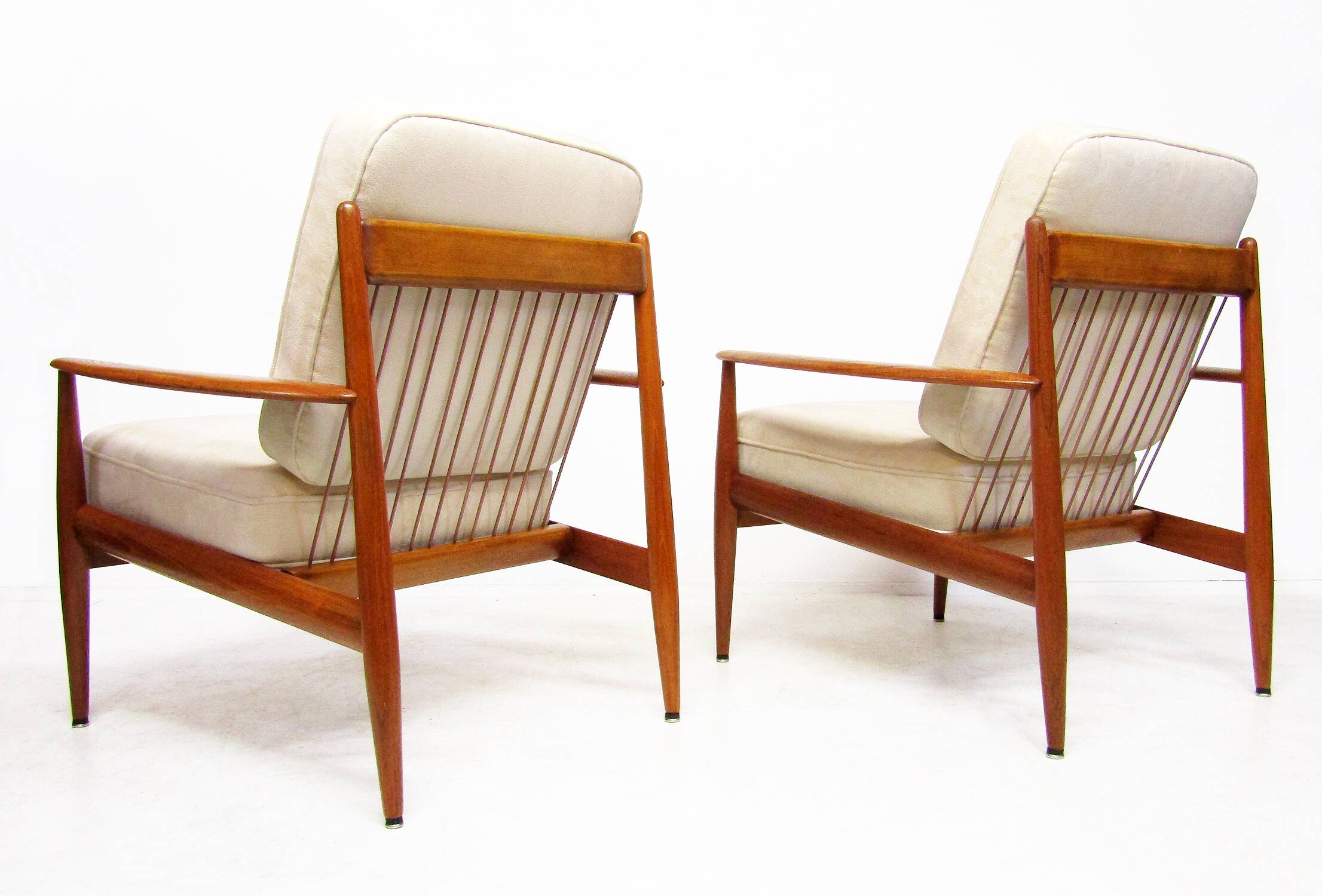 Two "118" Lounge Chairs by Grete Jalk