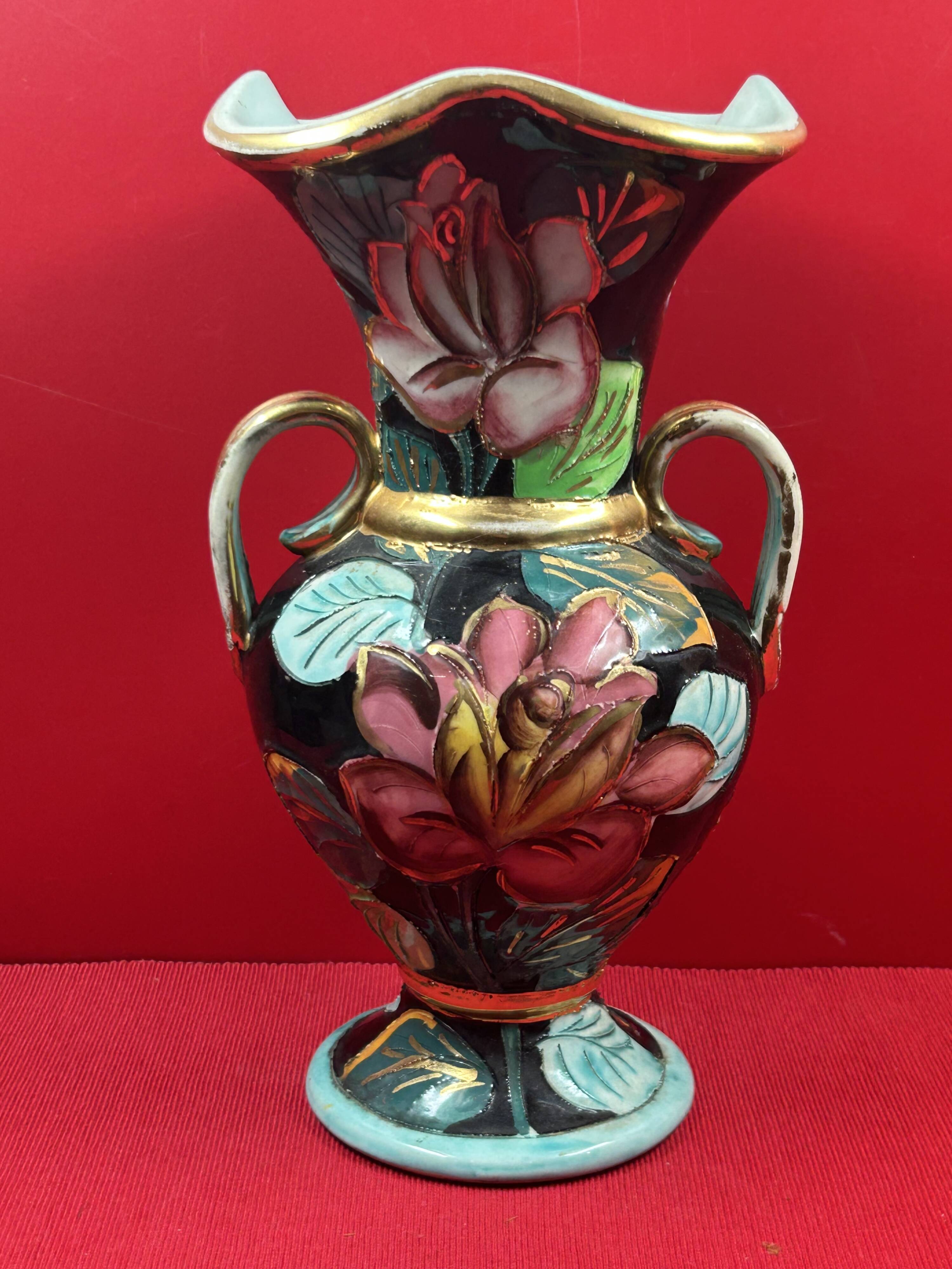 Flowered vase with gold accents or Vallauris, approximately 30 cm - signature to be identified.
