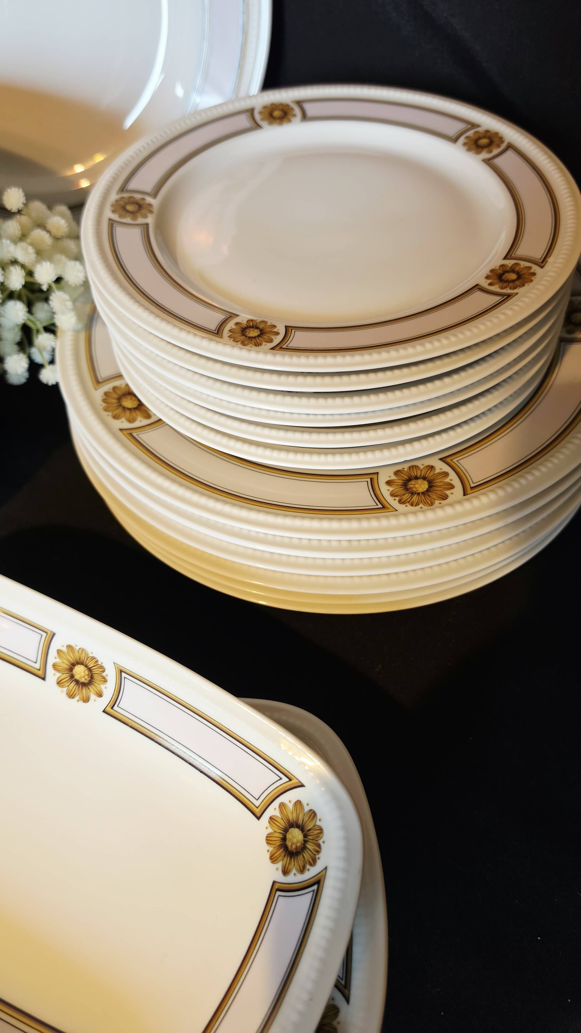 Limoges porcelain table service by Bernardaud, model "Trianon", 2