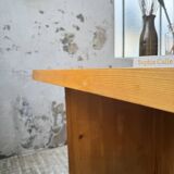 Table carrée moderniste en pin massif, années 50
