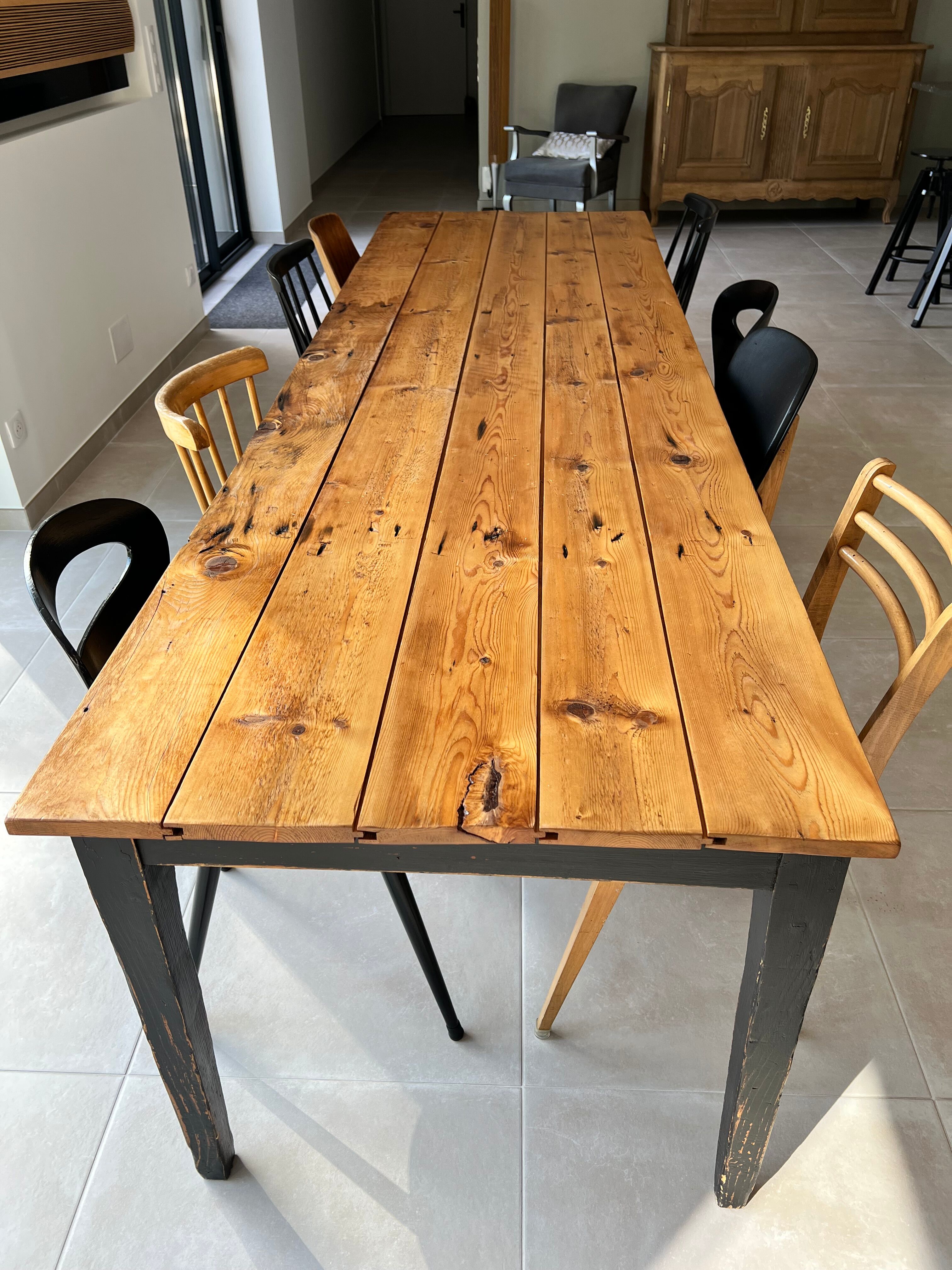 Solid wood farmhouse table for 10 people, 276 cm.