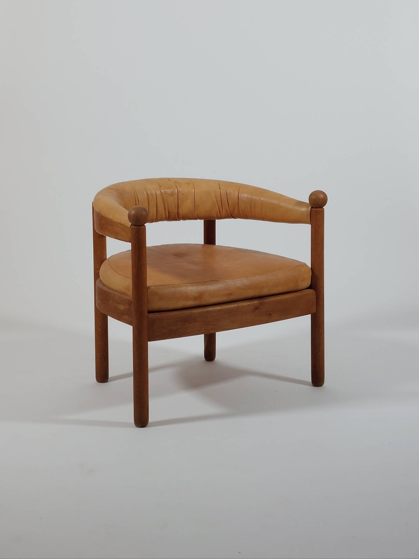 Vintage wooden throne chair armchair cognac leather