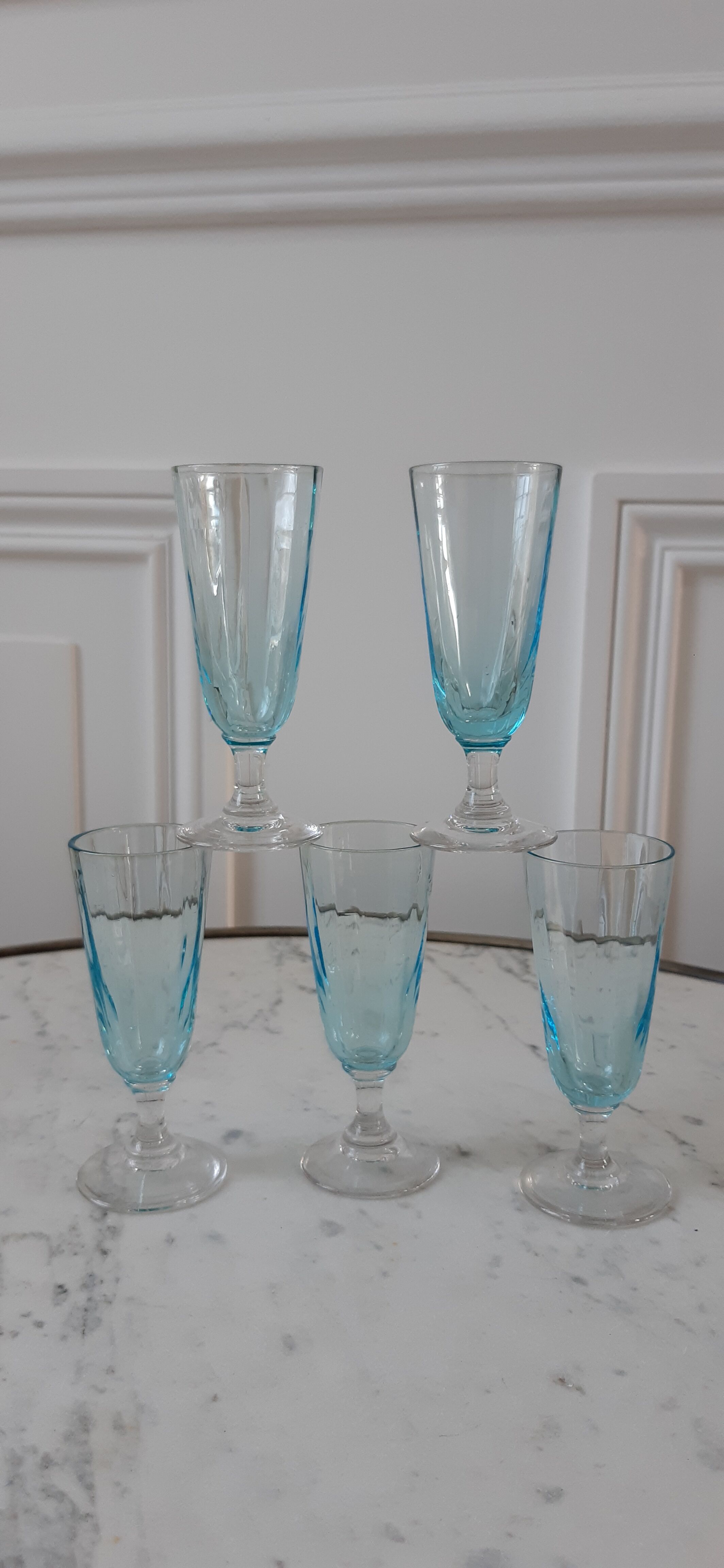 Set of 5 mini champagne flutes in blue glass 60s