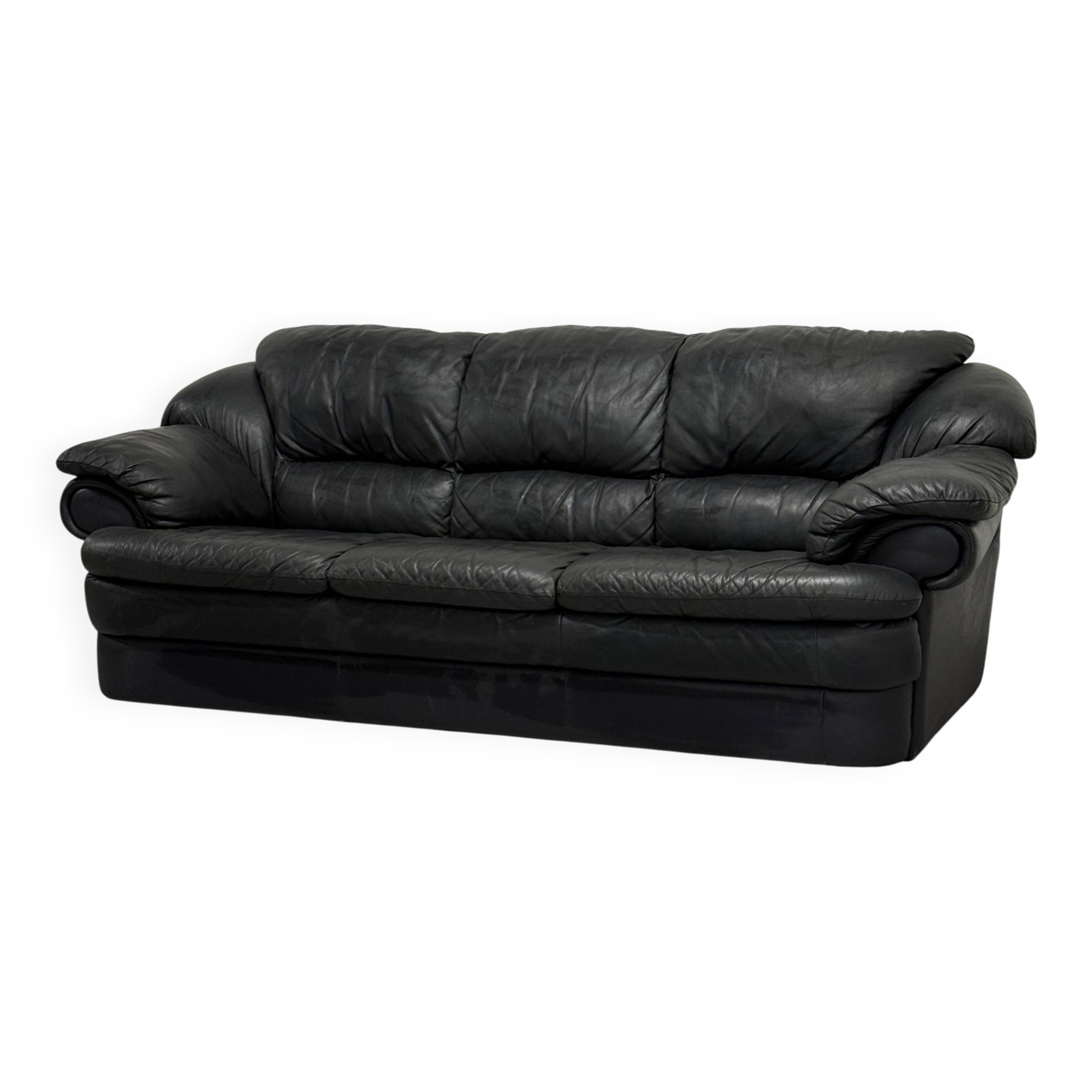 Canapé en cuir noir — design postmoderne