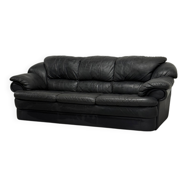 Canapé en cuir noir — design postmoderne