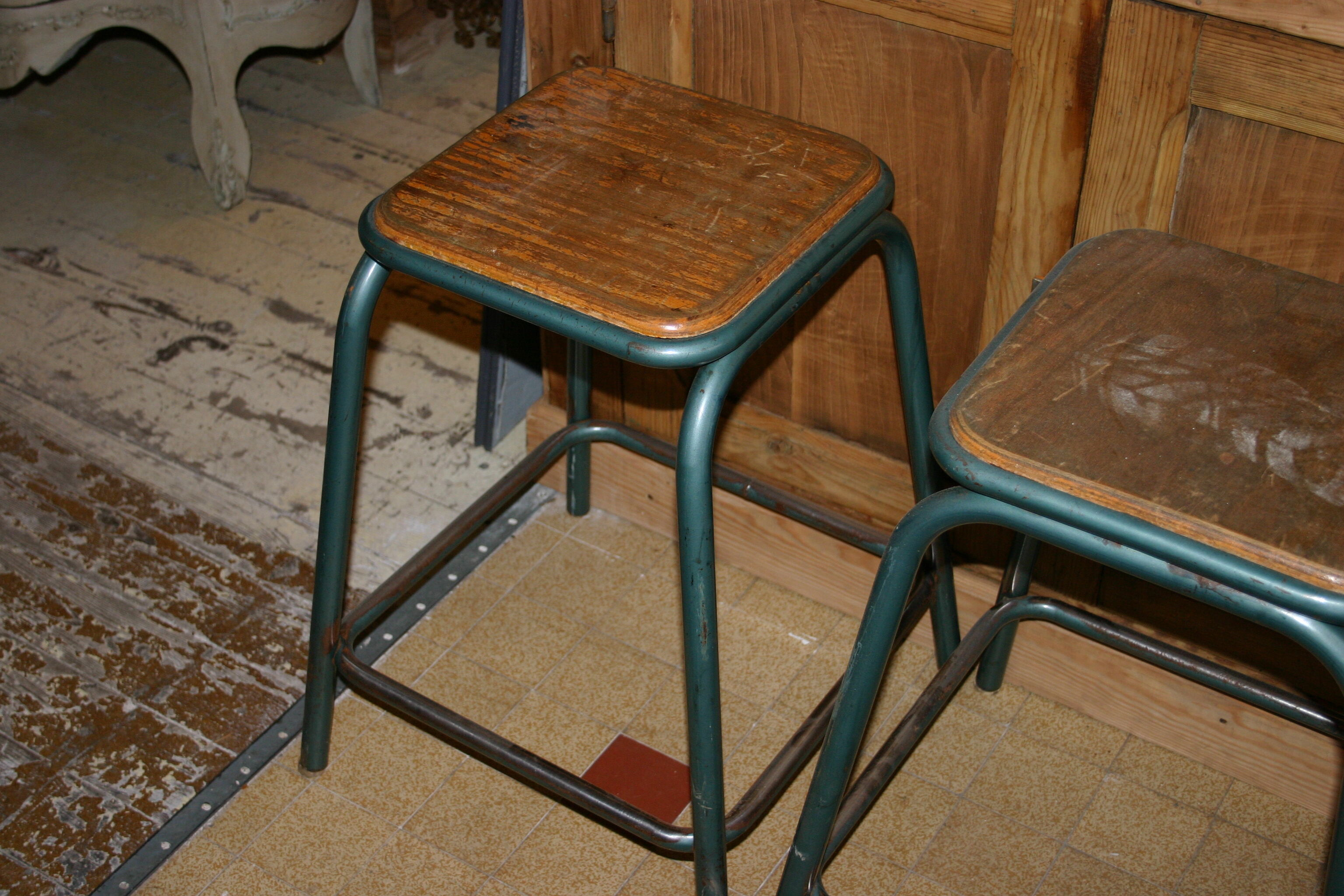 Workshop stool / school