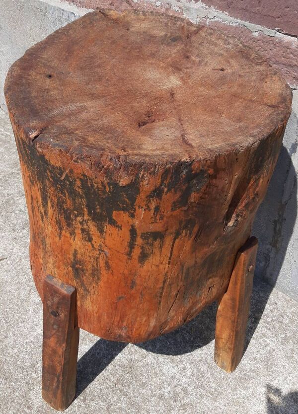 Table ou billot de boucher ancien tripode.