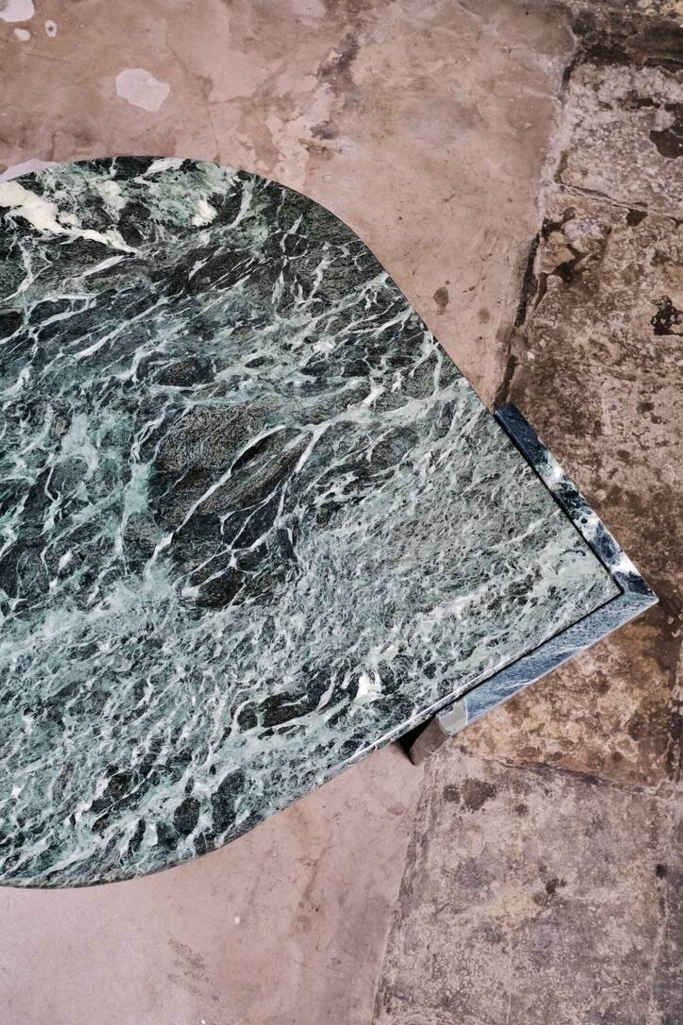 Emerald green marble "eye" coffee table, Roche Bobois, France, 1970s