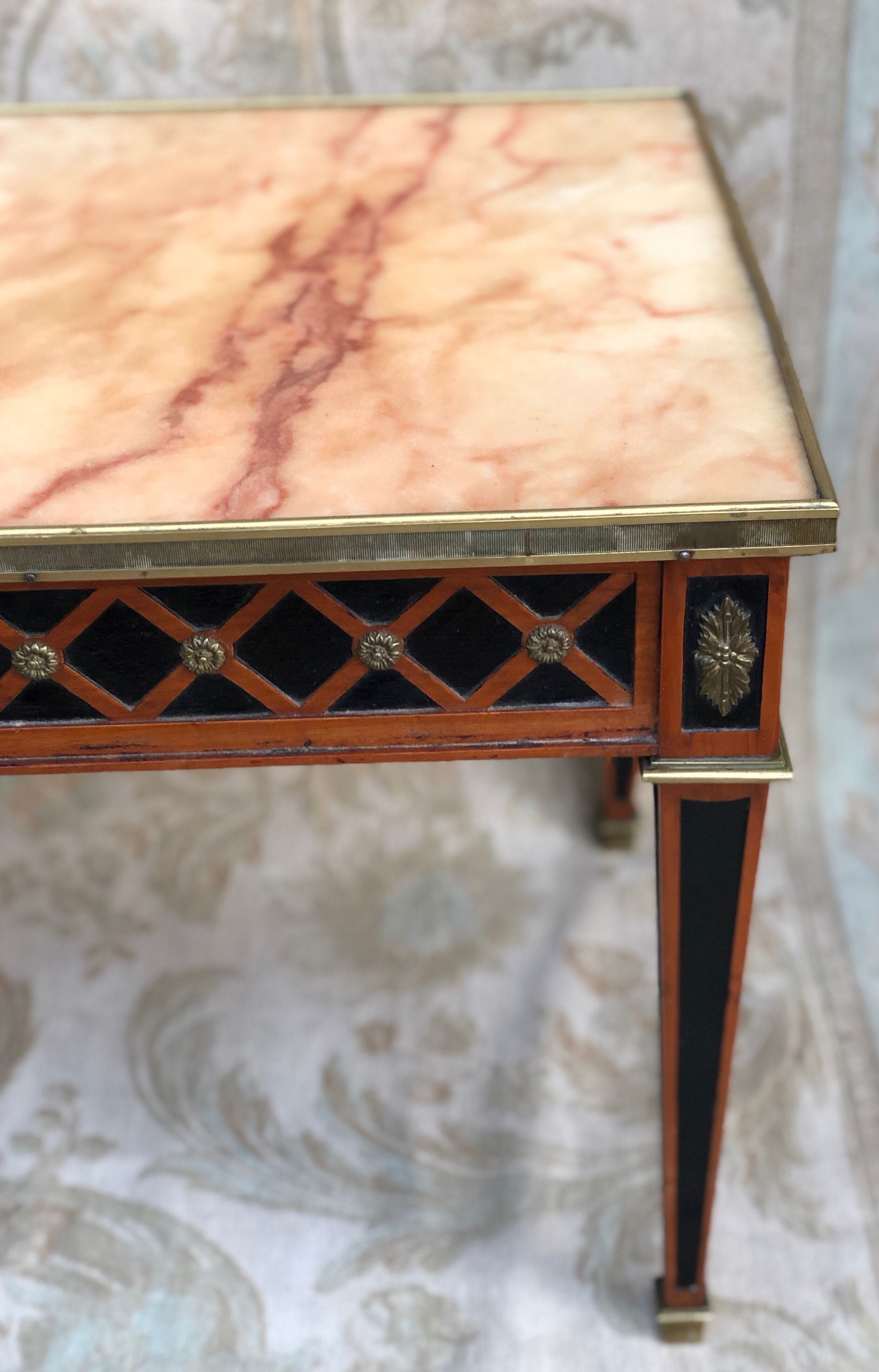 Coffee table antique Louis XVI style