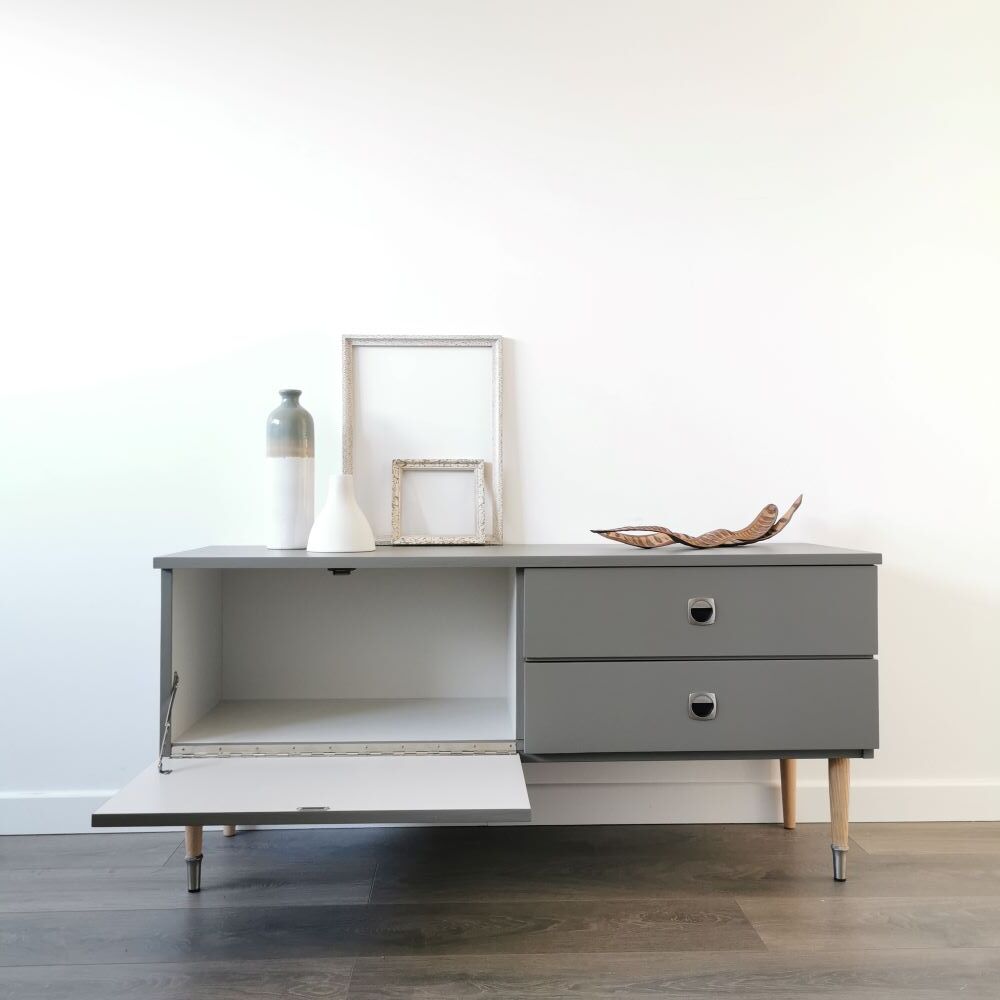 Mid-century bass row