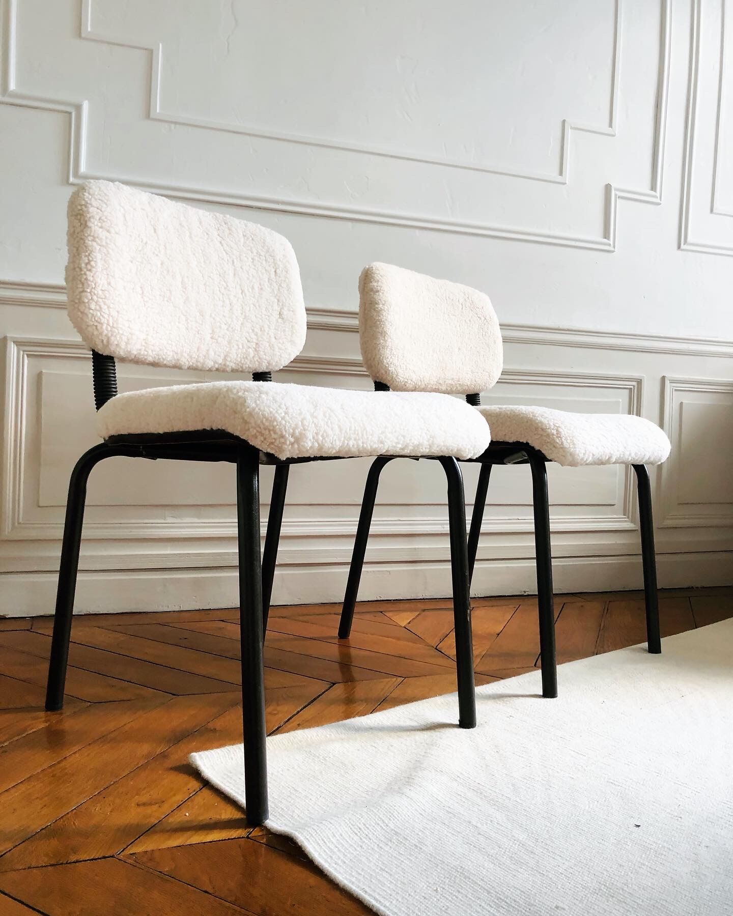 Pair of vintage chairs in sheep moumoute