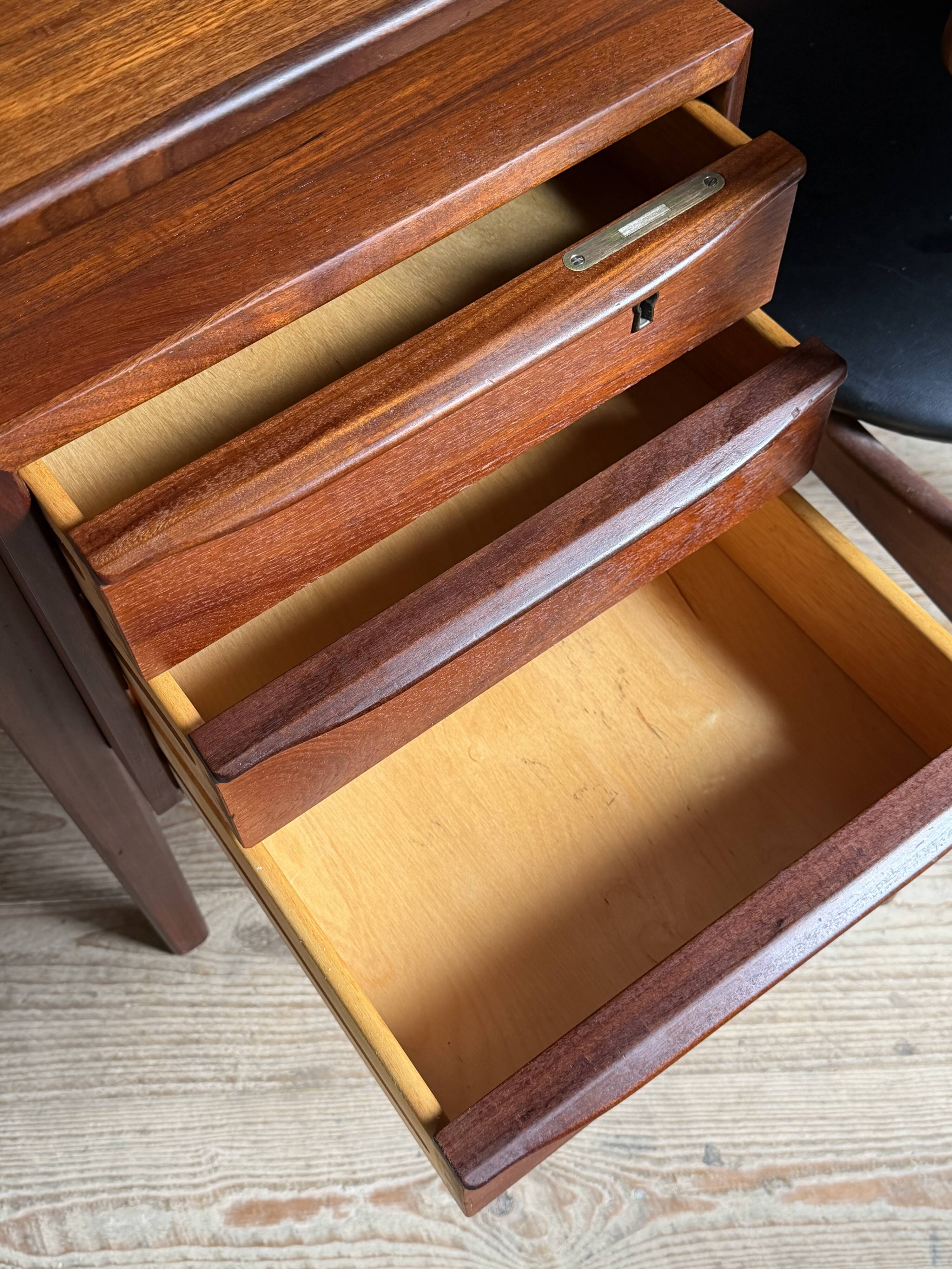 Danish vintage desk in teak by Peter Lovig Nielsen