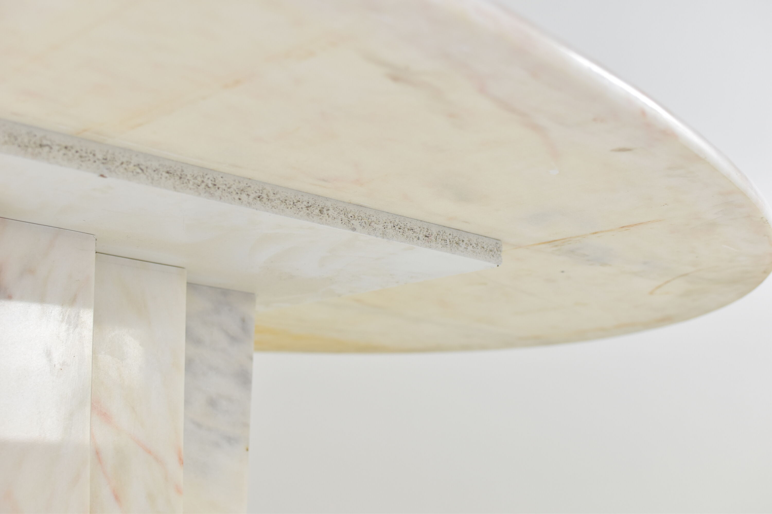 Mid century modern oval dining table in marble from Italy, 1980’s.