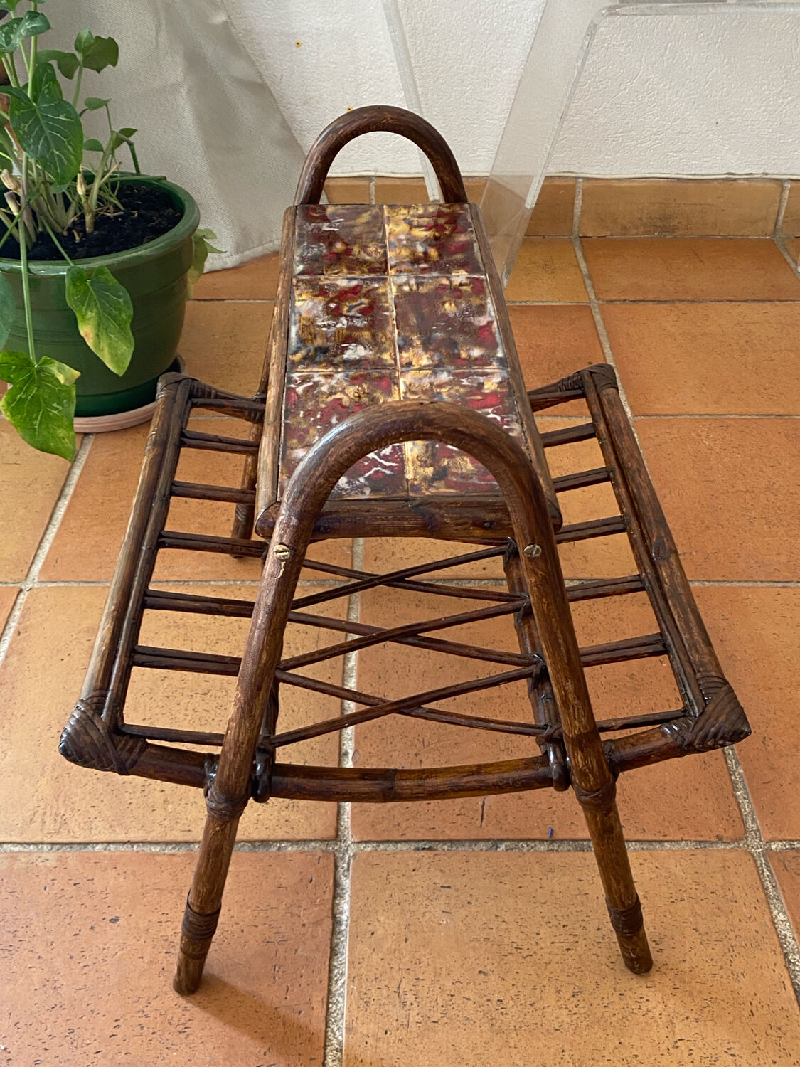 Rattan magazine rack, shelf with ceramic tiles R. Capron