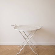 Table d'appoint style romantique en métal blanc